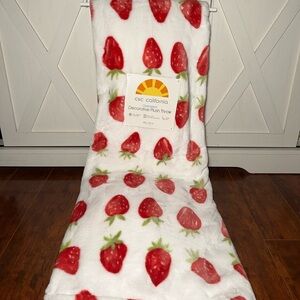 C&C California Strawberry Plush Throw Blanket